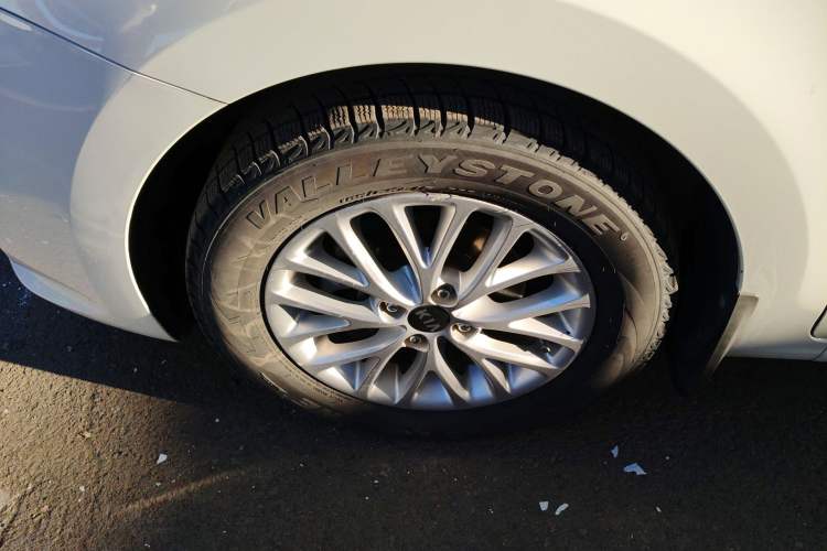 Used Kia K2 2017 Sedan 1.4L Automatic GLS Left Front Wheel Hub