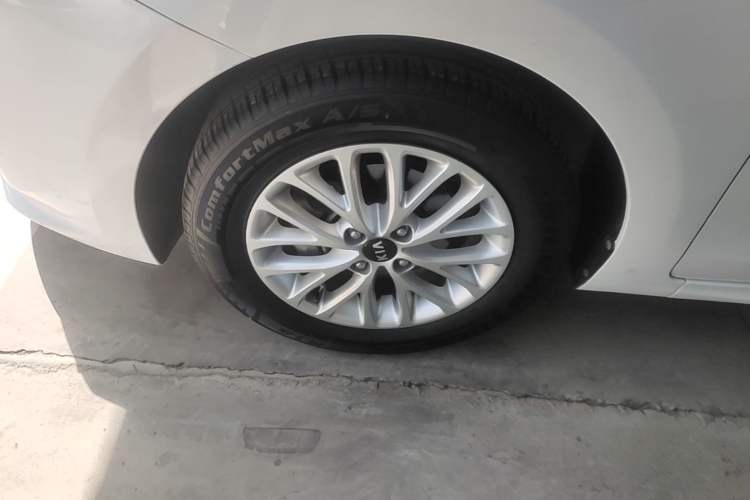 Used Kia K2 2017 Sedan 1.4L Automatic Transmission 15th Anniversary Special Edition GLS Left Front Wheel Hub