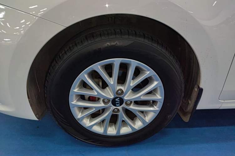 Used Kia K2 2017 Sedan 1.4L Automatic GLS Left Front Wheel Hub