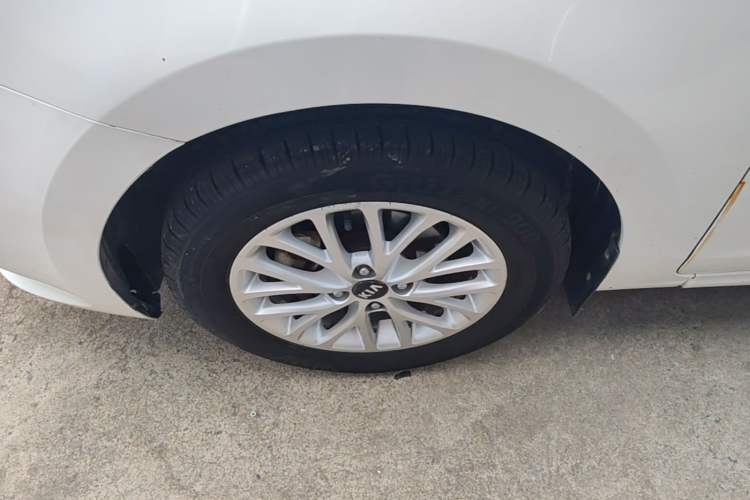 Used Kia K2 2017 Sedan 1.4L Automatic GLS Left Front Wheel Hub