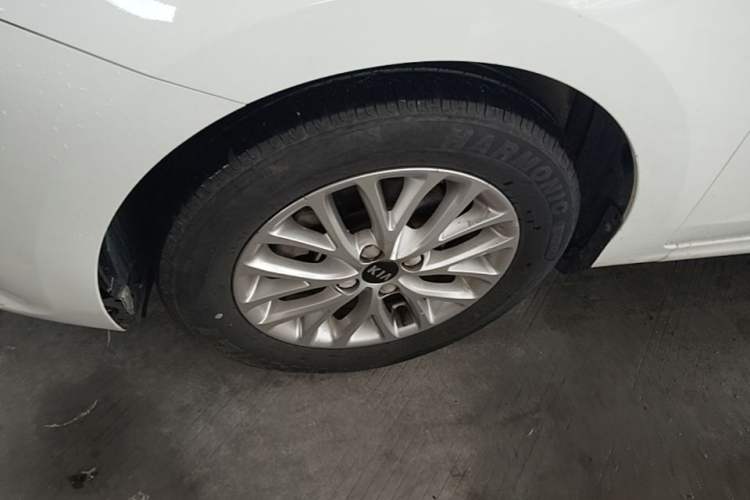 Used Kia K2 2017 Sedan 1.4L Manual Transmission GLS Left Front Wheel Hub