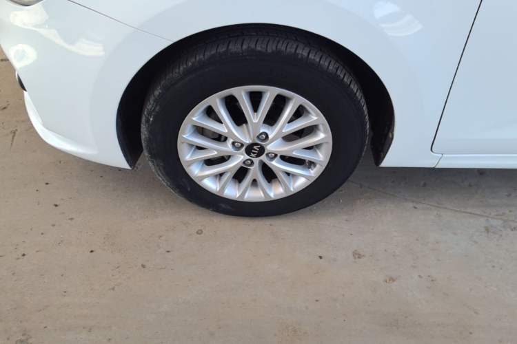 Used Kia K2 2017 Sedan 1.4L Manual Transmission 15th Anniversary Special Edition GLS Left Front Wheel Hub