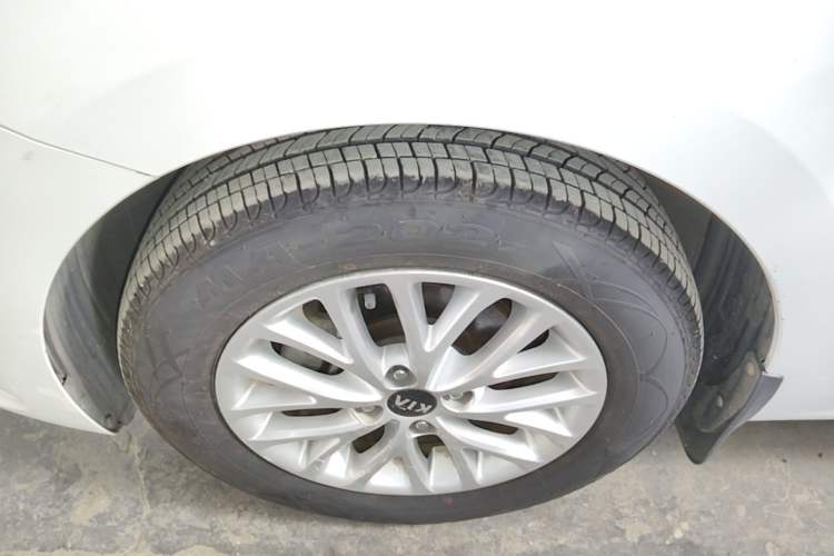 Used Kia K2 2017 Sedan 1.4L Automatic GLS Left Front Wheel Hub
