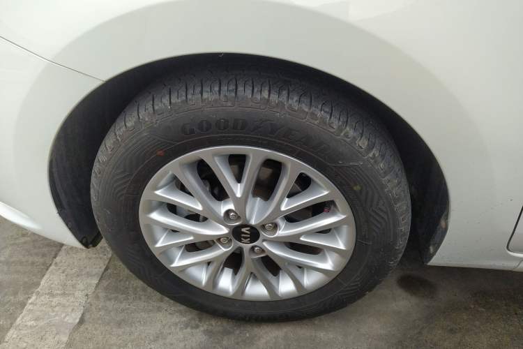 Used Kia K2 2017 Sedan 1.4L Automatic GLS Left Front Wheel Hub