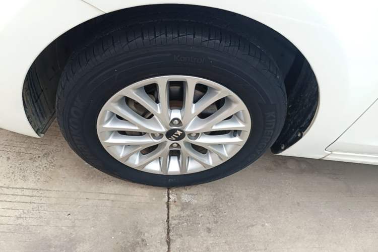 Used Kia K2 2017 Sedan 1.4L Manual Transmission 15th Anniversary Special Edition GLS Left Front Wheel Hub