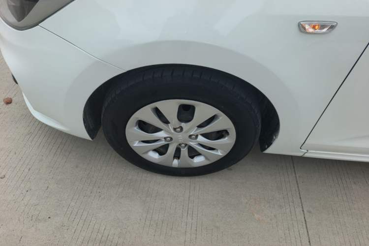 Used Kia K2 2017 Sedan 1.4L Automatic GLS Left Front Wheel Hub
