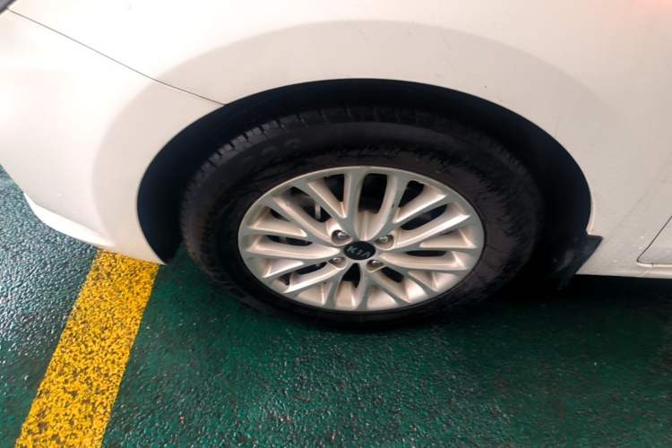 Used Kia K2 2017 Sedan 1.4L Automatic GLS Left Front Wheel Hub