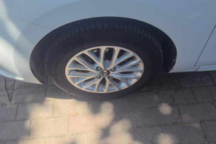 Used Kia K2 2017 Sedan 1.4L Automatic GLS Left Front Wheel Hub