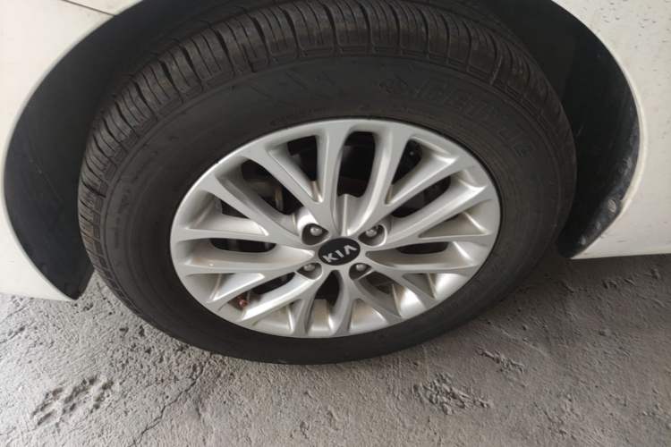 Used Kia K2 2017 Sedan 1.4L Manual Transmission GLS Left Front Wheel Hub