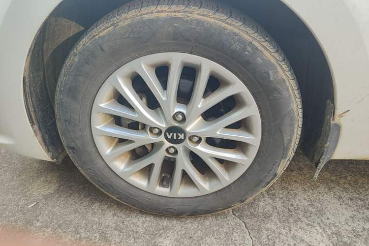 Used Kia K2 2017 Sedan 1.4L Manual Transmission GLS Left Front Wheel Hub