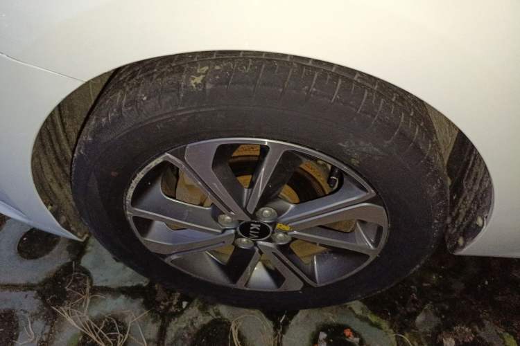 Used Kia K2 2017 Sedan 1.6L AT Premium Left Front Wheel Hub