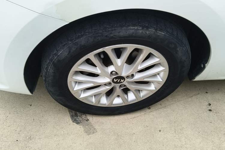 Used Kia K2 2017 Sedan 1.4L Automatic GLS Left Front Wheel Hub