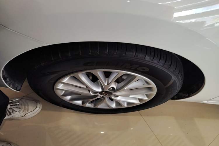 Used Kia K2 2017 Sedan 1.4L Automatic GLS Left Front Wheel Hub