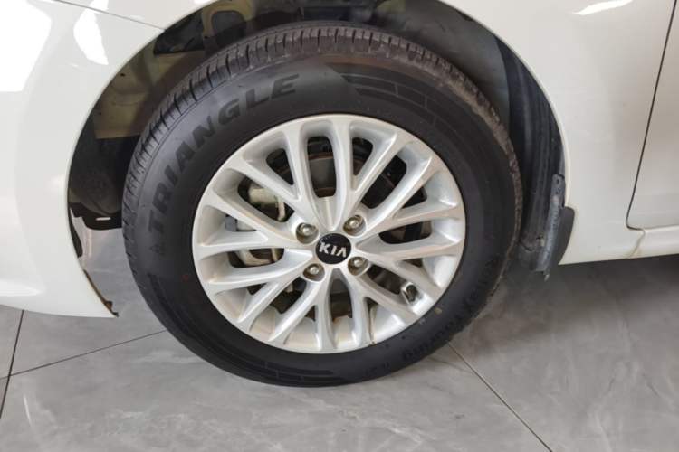 Used Kia K2 2017 Sedan 1.4L Automatic GLS Left Front Wheel Hub