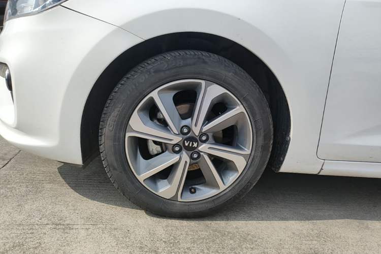 Used Kia K2 2017 Sedan 1.6L AT Premium Left Front Wheel Hub