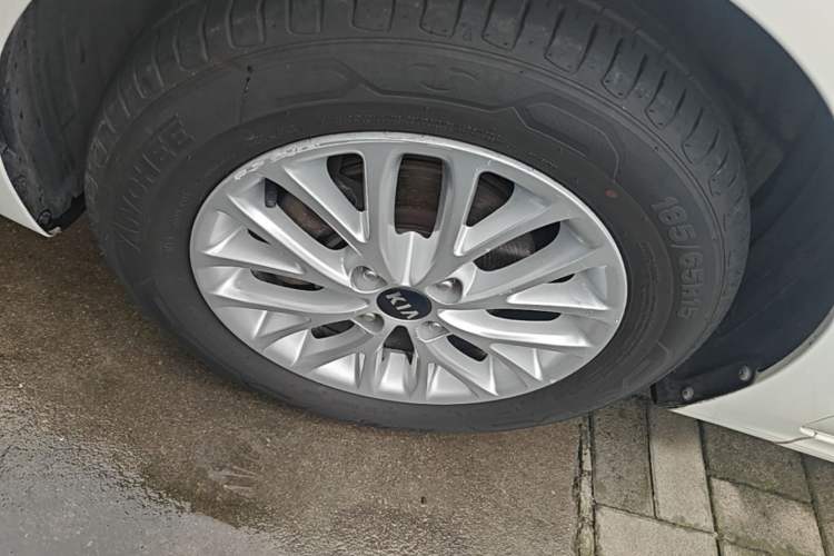 Used Kia K2 2017 Sedan 1.4L Automatic GLS Left Front Wheel Hub