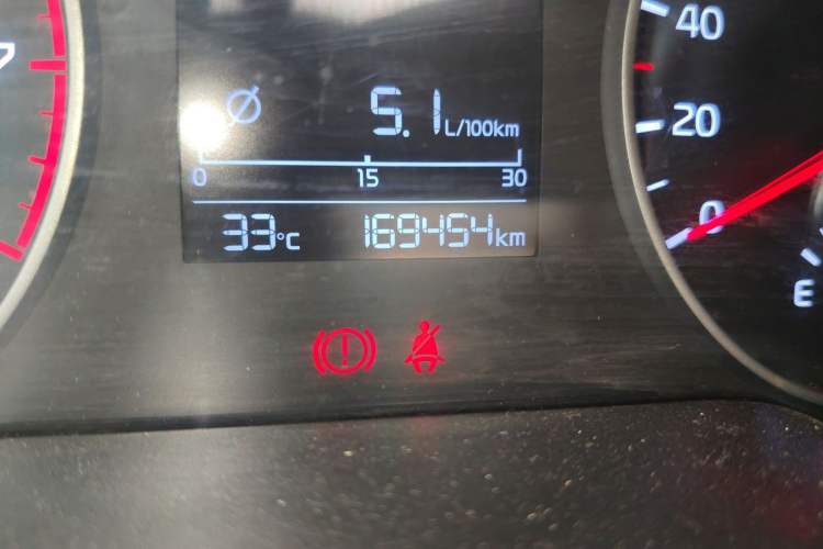 Used Kia K2 2017 Sedan 1.4L Manual Transmission GLS Odometer Close Up