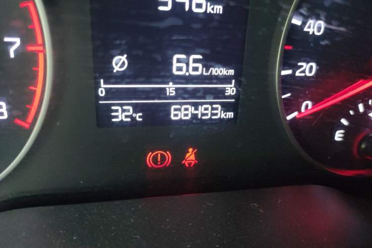 Used Kia K2 2017 Sedan 1.4L Manual Transmission GLS Odometer Close Up