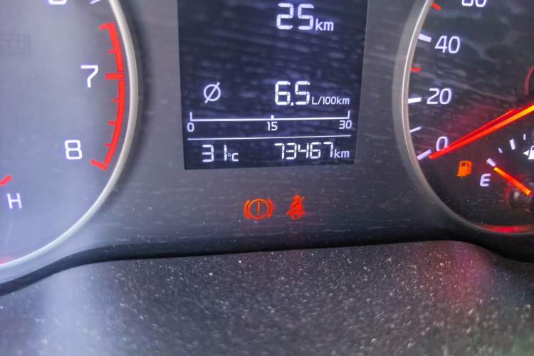 Used Kia K2 2017 Sedan 1.4L Manual Transmission GLS Odometer Close Up