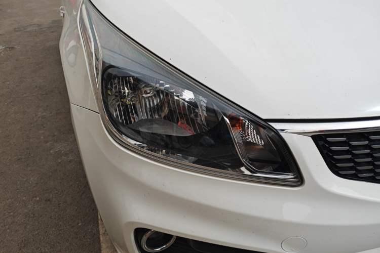 Used Kia K2 2017 Sedan 1.4L Automatic Transmission 15th Anniversary Special Edition GLS Right Front Headlight