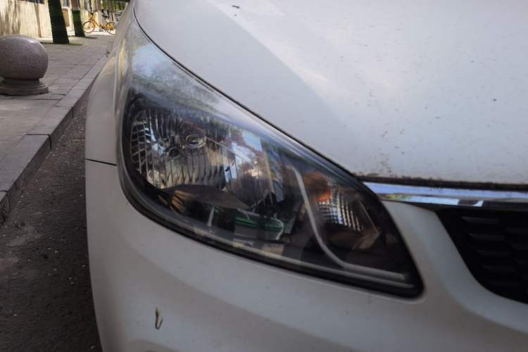 Used Kia K2 2017 Sedan 1.4L Automatic GLS Right Front Headlight