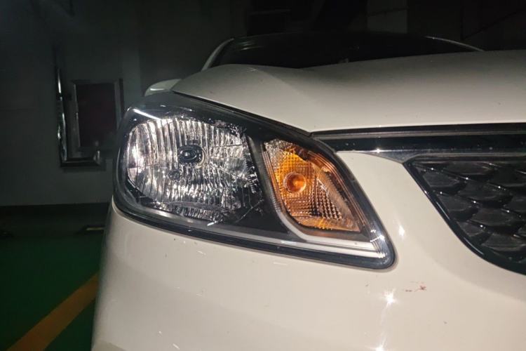 Used Kia K2 2017 Sedan 1.4L Manual Transmission GLS Right Front Headlight