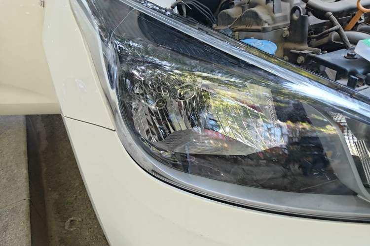 Used Kia K2 2017 Sedan 1.4L Automatic Transmission 15th Anniversary Special Edition GLS Right Front Headlight
