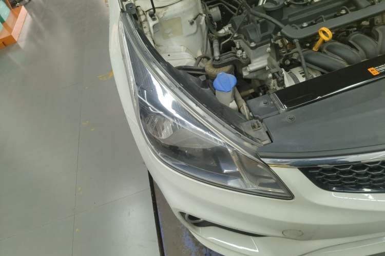 Used Kia K2 2017 Sedan 1.4L Manual Transmission 15th Anniversary Special Edition GLS Right Front Headlight