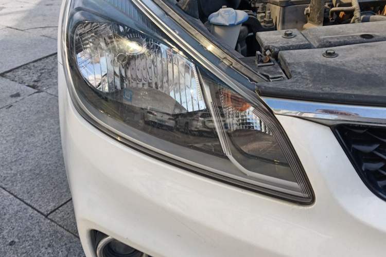Used Kia K2 2017 Sedan 1.4L Manual Transmission GLS Right Front Headlight