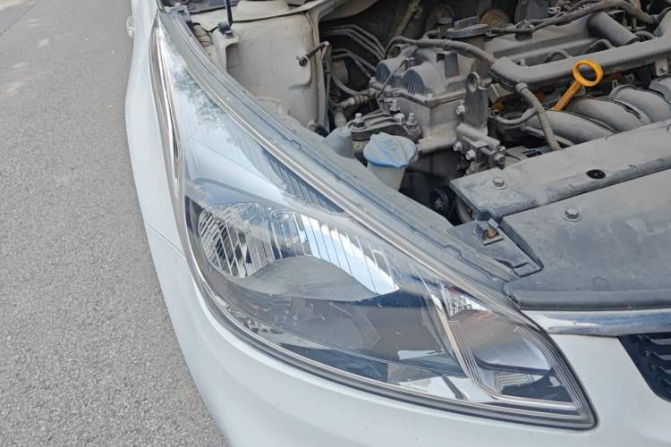Used Kia K2 2017 Sedan 1.4L Automatic Transmission 15th Anniversary Special Edition GLS Right Front Headlight