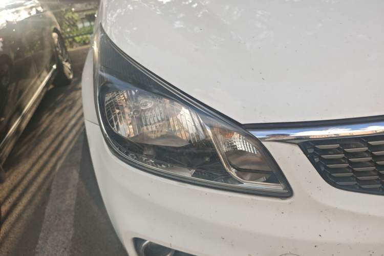 Used Kia K2 2017 Sedan 1.4L Automatic Transmission 15th Anniversary Special Edition GLS Right Front Headlight