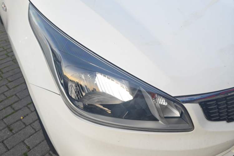 Used Kia K2 2017 Sedan 1.4L Automatic GLS Right Front Headlight