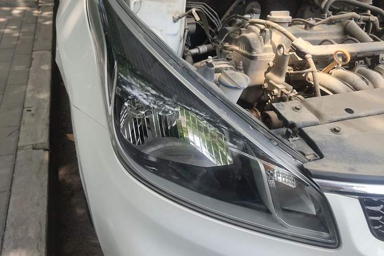 Used Kia K2 2017 Sedan 1.4L Manual Transmission GLS Right Front Headlight