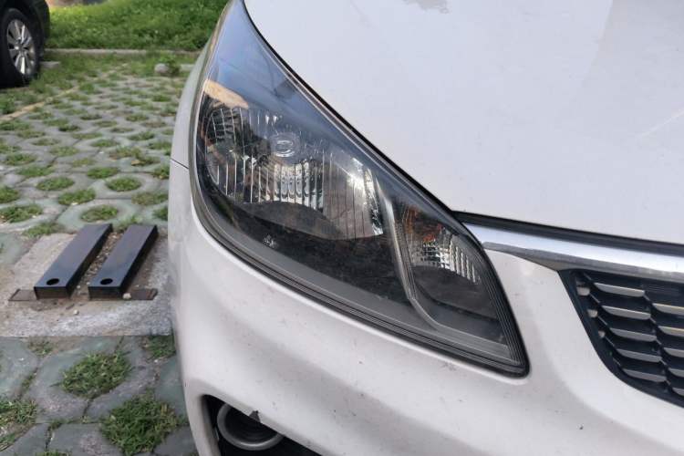 Used Kia K2 2017 Sedan 1.4L Automatic GLS Right Front Headlight
