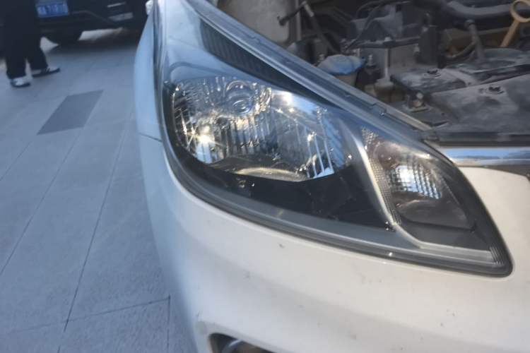 Used Kia K2 2017 Sedan 1.4L Automatic Transmission 15th Anniversary Special Edition GLS Right Front Headlight