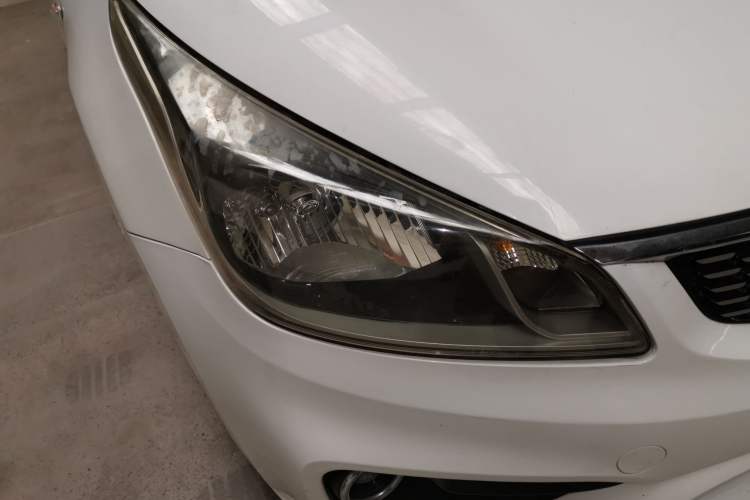 Used Kia K2 2017 Sedan 1.4L Automatic GLS Right Front Headlight