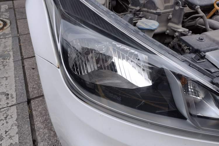 Used Kia K2 2017 Sedan 1.4L Automatic GLS Right Front Headlight