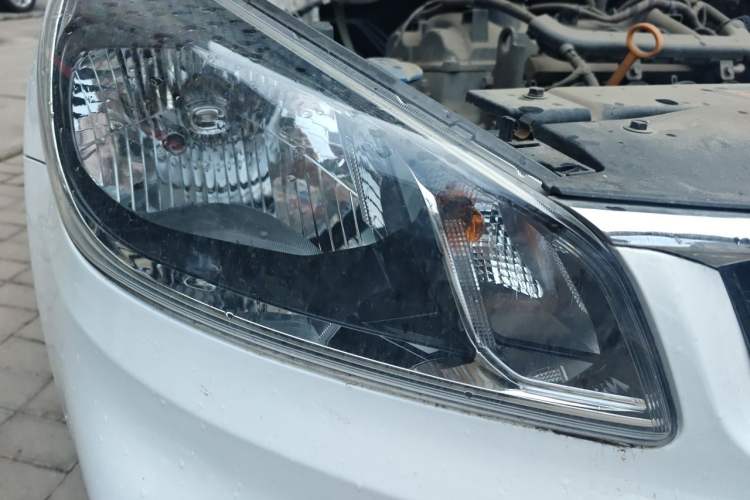 Used Kia K2 2017 Sedan 1.4L Manual Transmission 15th Anniversary Special Edition GLS Right Front Headlight