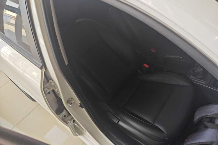 Used Kia K2 2017 Sedan 1.4L Manual Transmission 15th Anniversary Special Edition GLS Right Front Seat