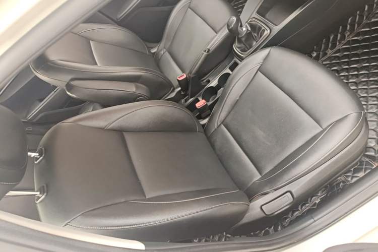 Used Kia K2 2017 Sedan 1.4L Manual Transmission 15th Anniversary Special Edition GLS Right Front Seat