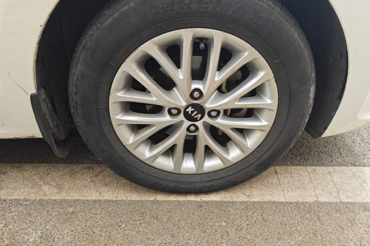 Used Kia K2 2017 Sedan 1.4L Automatic Transmission 15th Anniversary Special Edition GLS Right Front Wheel Hub