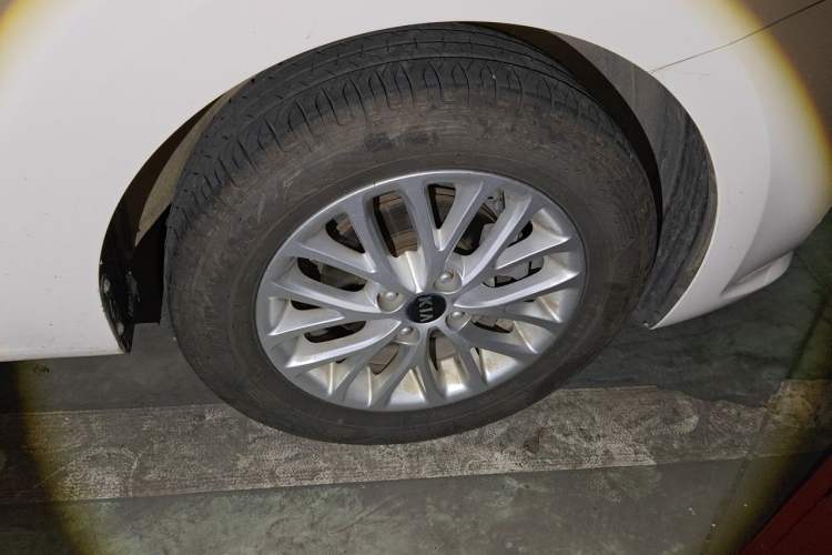 Used Kia K2 2017 Sedan 1.4L Automatic Transmission 15th Anniversary Special Edition GLS Right Front Wheel Hub