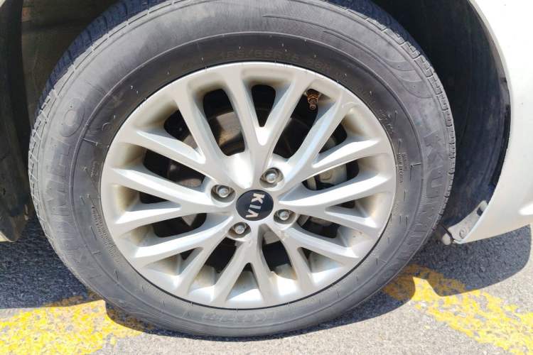 Used Kia K2 2017 Sedan 1.4L Manual Transmission GLS Right Front Wheel Hub