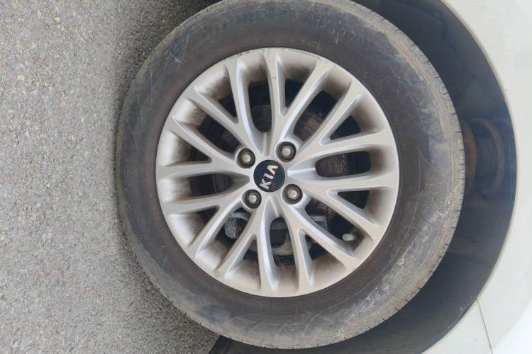 Used Kia K2 2017 Sedan 1.4L Manual Transmission GL Right Front Wheel Hub
