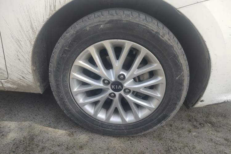 Used Kia K2 2017 Sedan 1.4L Manual Transmission GLS Right Front Wheel Hub