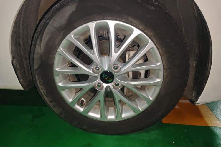 Used Kia K2 2017 Sedan 1.4L Manual Transmission GLS Right Front Wheel Hub