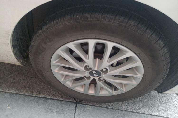 Used Kia K2 2017 Sedan 1.4L Automatic GLS Right Front Wheel Hub
