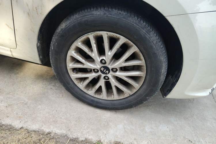 Used Kia K2 2017 Sedan 1.4L Automatic GLS Right Front Wheel Hub