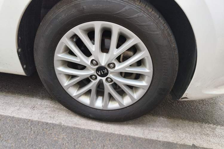 Used Kia K2 2017 Sedan 1.4L Manual Transmission 15th Anniversary Special Edition GLS Right Front Wheel Hub