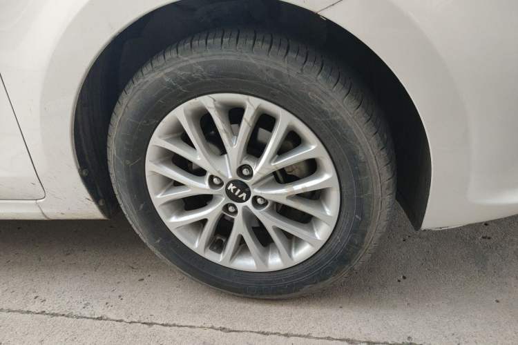 Used Kia K2 2017 Sedan 1.4L Manual Transmission GLS Right Front Wheel Hub